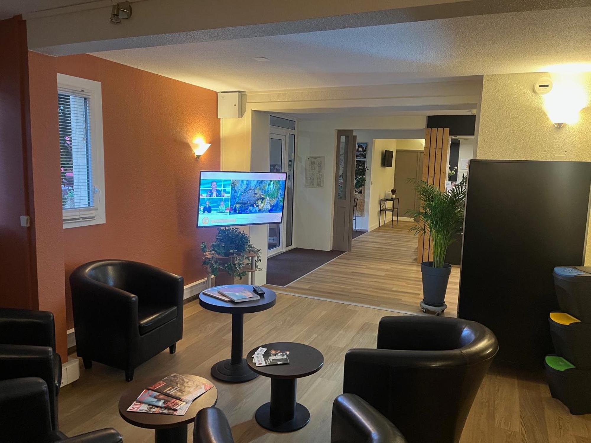 Brit Hotel Confort Deltour Mende Esterno foto